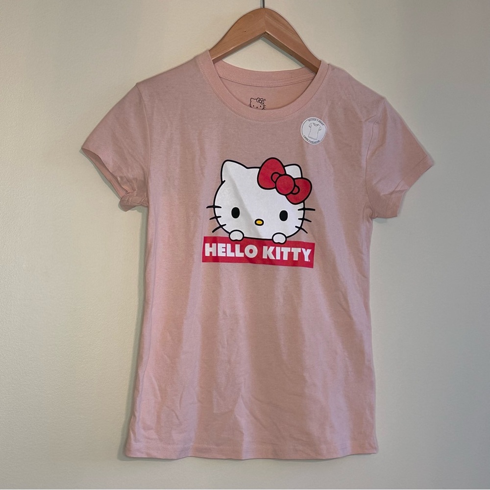 HELLO KITTY pale pink Graphic tee NWOT